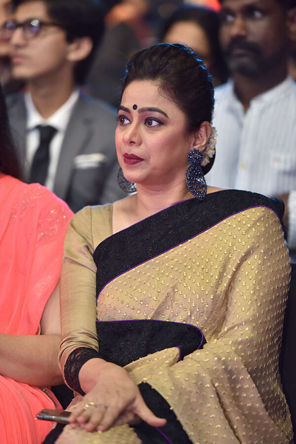 Medha Manjrekar Wallpapers