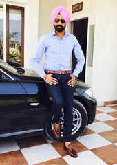 Photo of Tarsem Singh  - car
