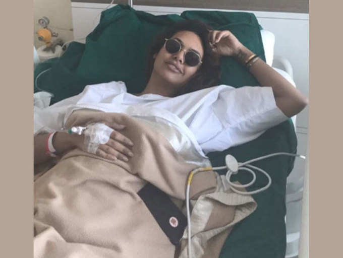 Pic: Esha Gupta smiles through pain in hospital bed
