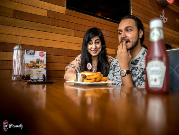 This Couple S Pre Wedding Photoshoot Is All About Food And It S Just Awesome The Times Of India