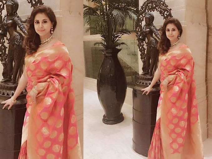 Urmila Matondkar looks gorgeous in a pink sari