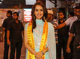 Miss World 2017 Manushi Chhillar offers prayers at Siddhivinayak Temple