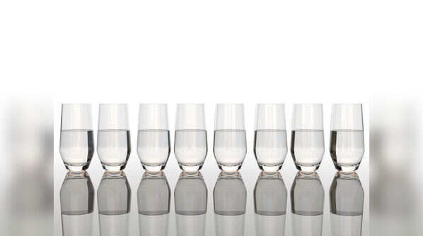 Drinking water before a meal