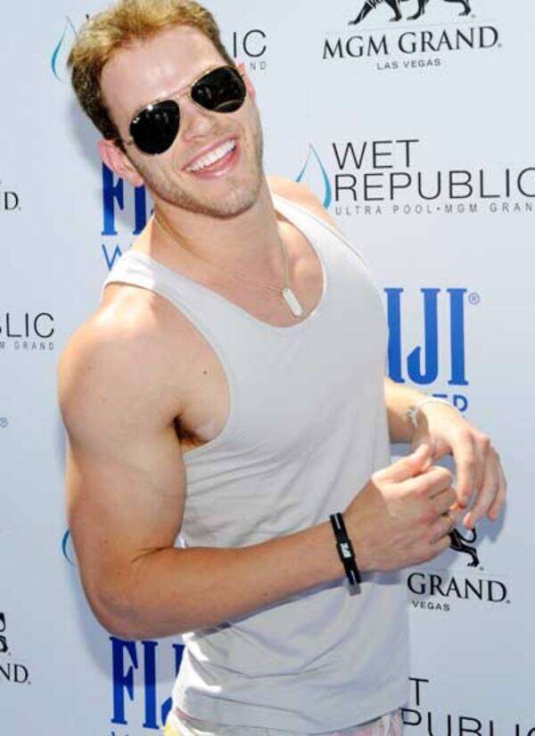 Kellan Lutz Images