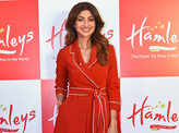 Shilpa celebrates Christmas with kids at Hamleys