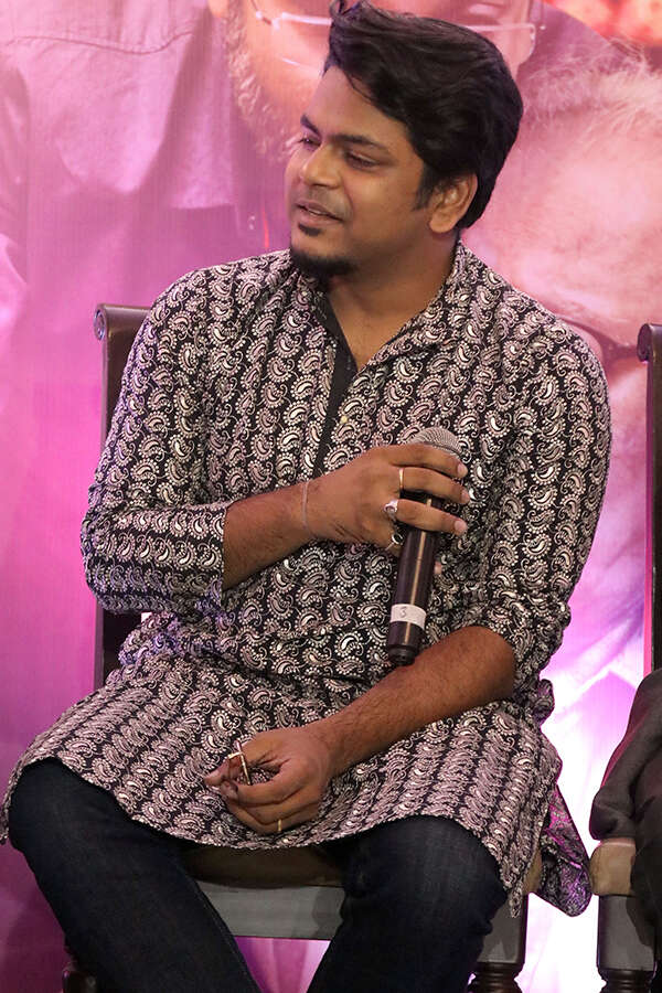 Durnibar Saha Pictures