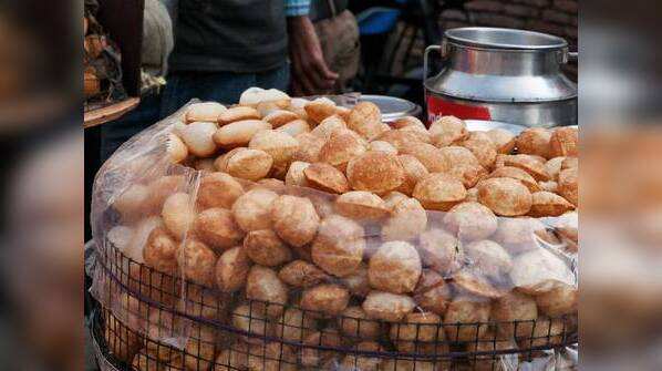 8 reasons why you should avoid golgappas in rainy season