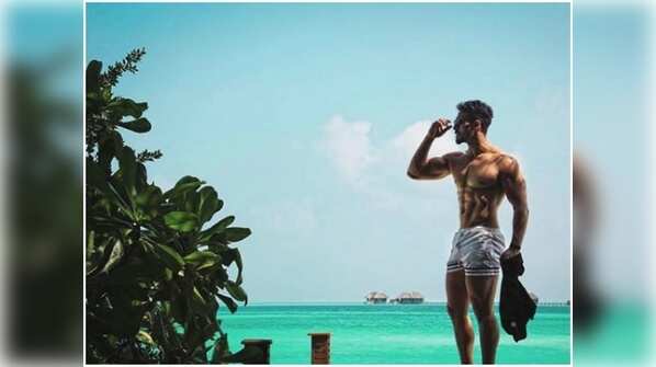 Tiger Shroff flaunts his chiselled body in his latest Instagram picture