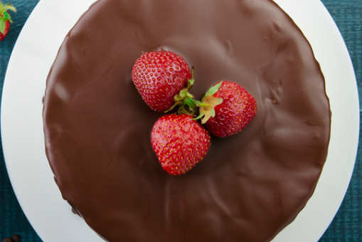 Strawberry-Chocolate Cake