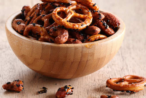 Sweet and Spicy Nuts Pretzel