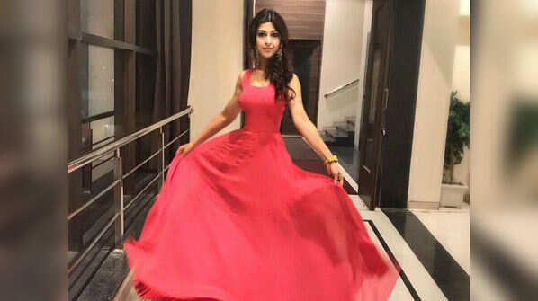 Sonarika looks like a princess in this one