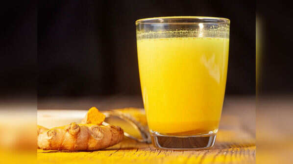 Haldi doodh at night can help you lose weight!