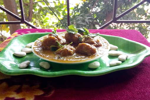 Hot and Sweet Paniyara in Spicy Curry
