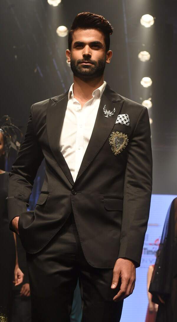 Jitesh Thakur Pictures