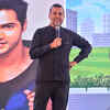 Article image for: Chetan Bhagat interacts with <i class="tbold">presidency university</i> students