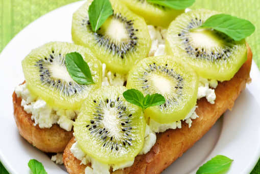 Kiwifruit and Feta Toasties