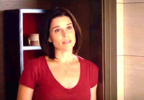 Neve Campbell Photos