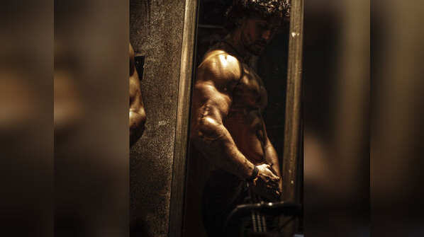 Tiger Shroff showcases his transformation for 'Baaghi 2' with a throwback picture