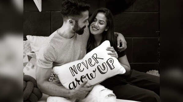 Shahid Kapoor and wife Mira Rajput look adorable in this loved-up picture