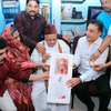 Kamal Haasan with relatives of former president APJ Abul Kalam