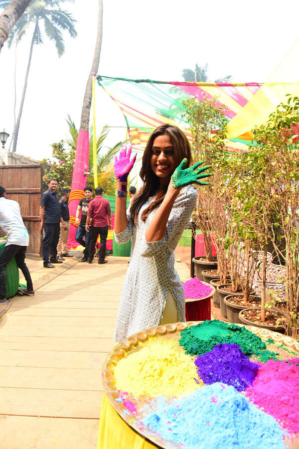 Apeksha Porwal Images