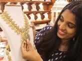 Gold gains amid concerns over trade war, Italy elections