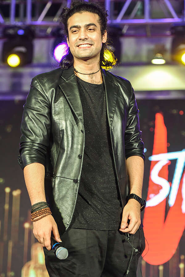 Jubin Nautiyal Pictures