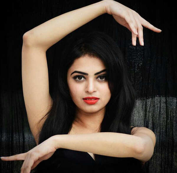 Roshni Sahota Pictures
