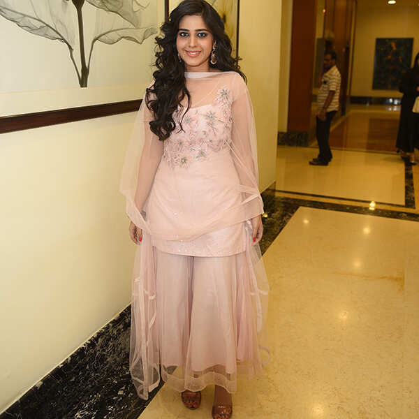 Simran Pareenja Images