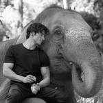 Vidyut Jammwal befriends an elephant