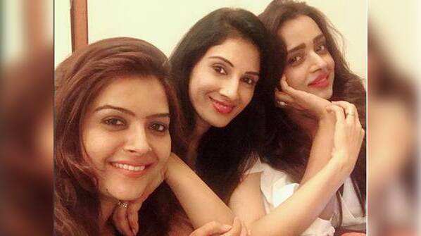 Gang of girls