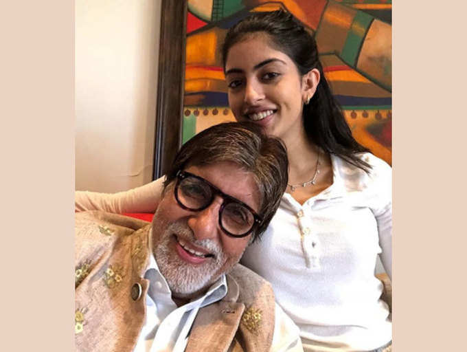 Amitabh Bachchan and granddaughter Navya Naveli Nanda are all smiles for a selfie