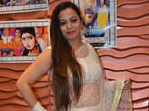 'Main Banungi Sridevi' theme party