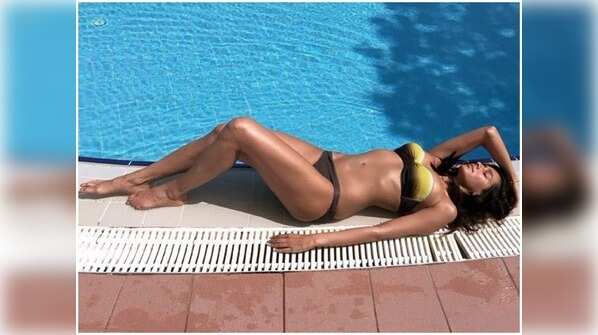 Khatron Ke Khiladi fame Shibani Dandekar looks scorching hot in this bikini picture