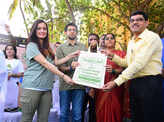 World Earth Day: Dia Mirza cleans up Dadar Beach