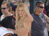 Shakira on the sets of 'Sale El..'
