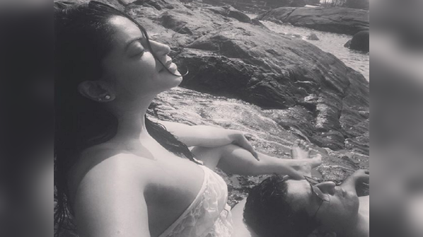 Kavita Kaushik oozes oomph in her bikini-clad avatar, see pics