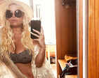 Jessica Simpson teases fans with her steamy vacation pictures