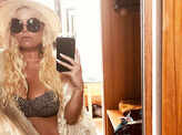 Jessica Simpson teases fans with her steamy vacation pictures