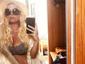 Jessica Simpson teases fans with her steamy vacation pictures