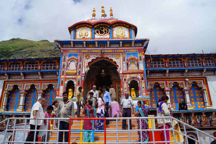 Badrinath shrine doors flung open for pilgrims | Times of India Travel