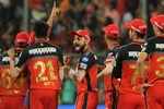 RCB celebrates another wicket as asking run rate climbs for MI
