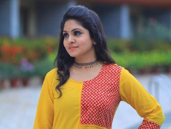 Gayathri Arun Wallpapers