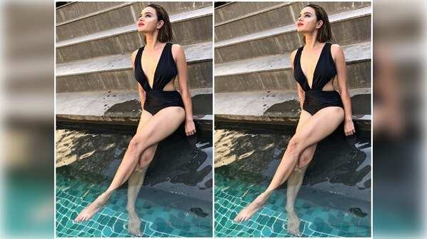 Aashka Goradia looks steaming hot in a black swimwear