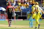 Ravindra Jadeja takes the wicket of Virat Kohli