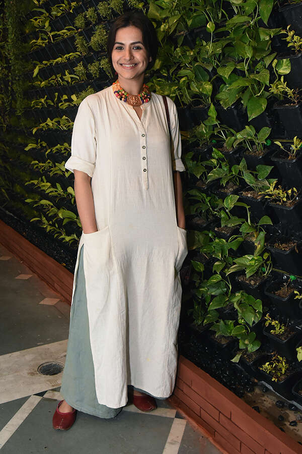 Pooja Chatterjee Photos