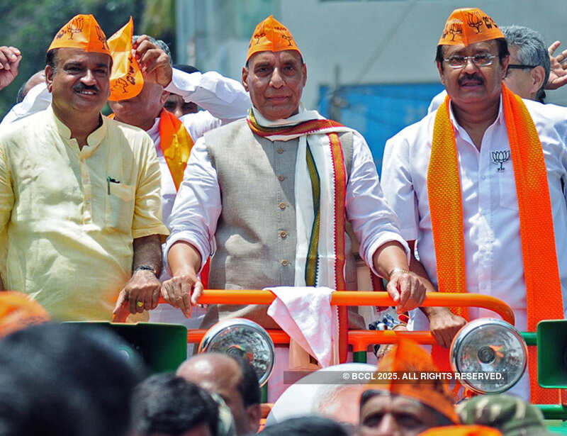 Rajnath holds mega roadshow in Bengaluru