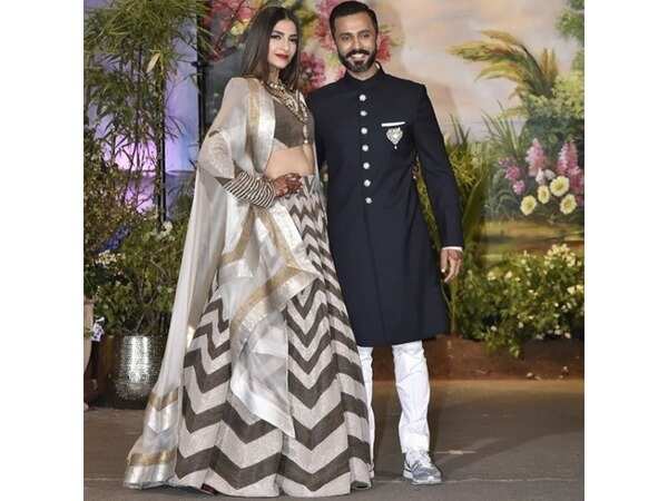sonam kapoor engagement dress A major Thursday throwback to Sonam Kapoor and Anand Ahuja's wedding   Credits @sonamkapoor