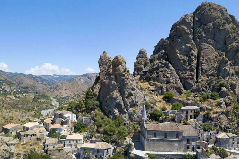 Exploring Italy&rsquo;s abandoned villages