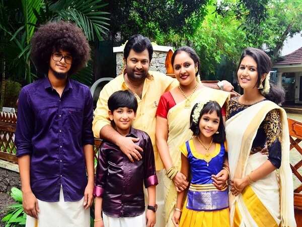Balu Stills